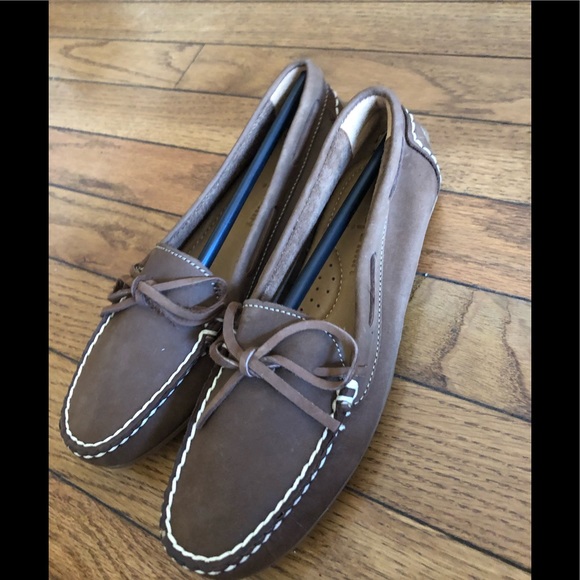 SIZE 5 1/2 BROWN MINNETONKA FLATS . NEVER WORN - Picture 2 of 4